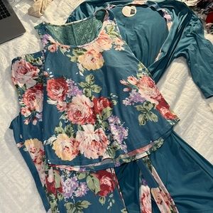 Flora Nikrooz Payton 3 piece travel set.